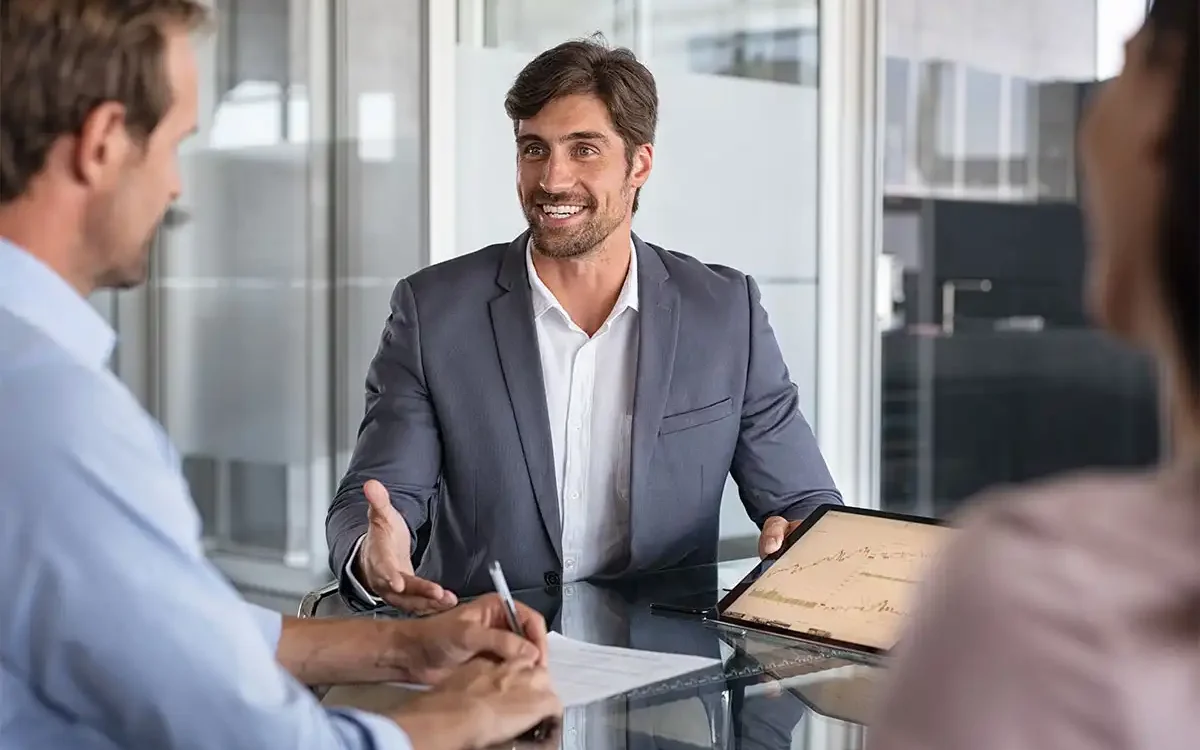 The Power of Consulting: How Expert Consultants Can Transform Your Company and Achieve Success 4 cons